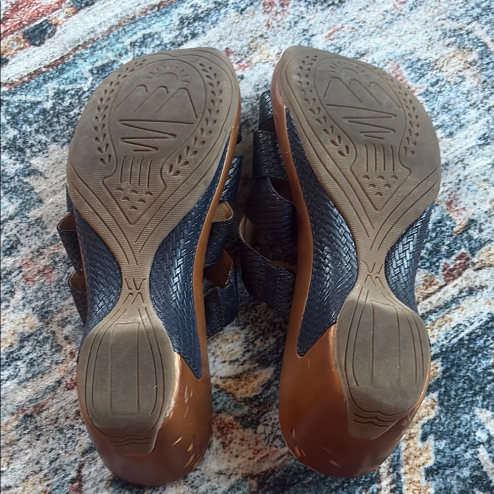 Alto Clothing Co. Navy wedge - Picture 4 of 4